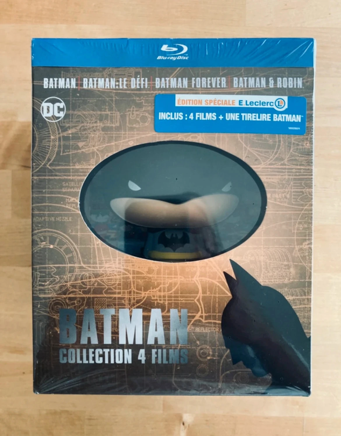 Coffret Blu-ray Batman 4 films et tirelire Batman collector.